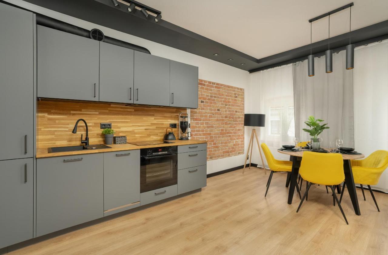 Komeda Apartment Hidden In Poznan Old Town By Noclegi Renters Exterior foto