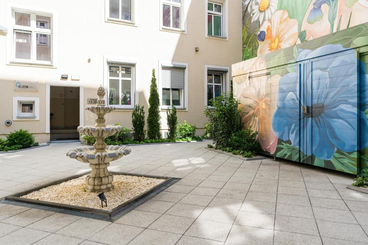 Komeda Apartment Hidden In Poznan Old Town By Noclegi Renters Exterior foto