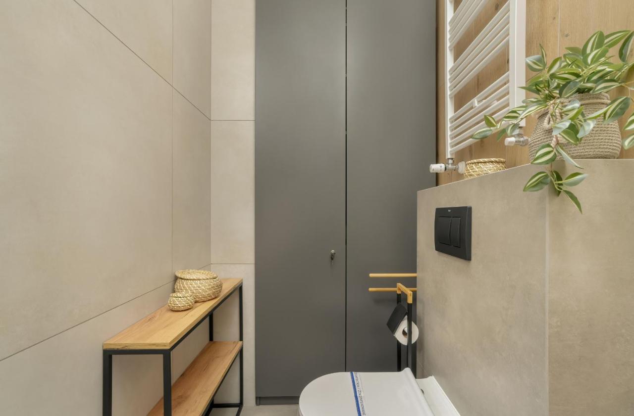 Komeda Apartment Hidden In Poznan Old Town By Noclegi Renters Exterior foto